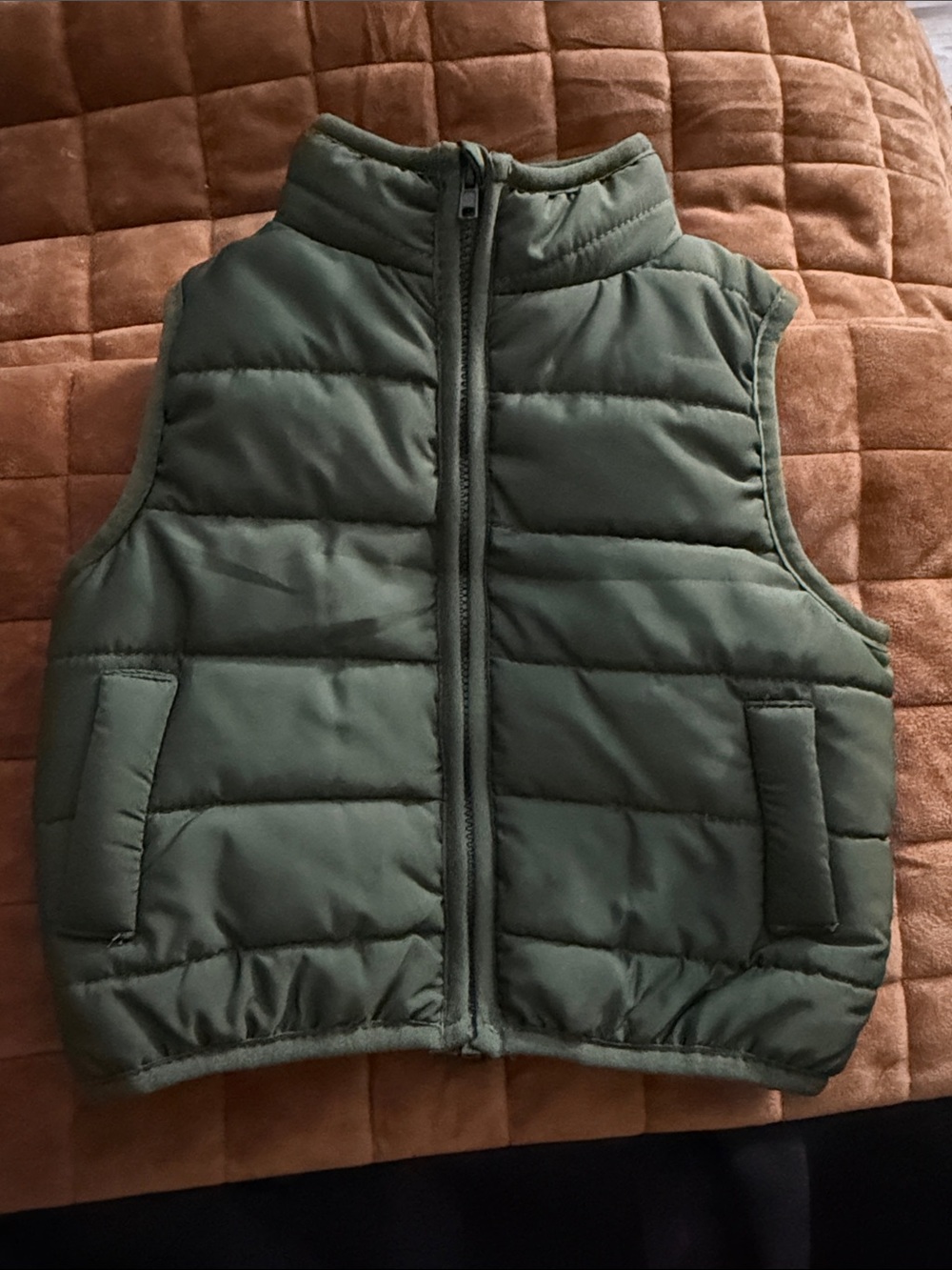 SHEIN Olive Green Quilted Puffer Vest for Kids